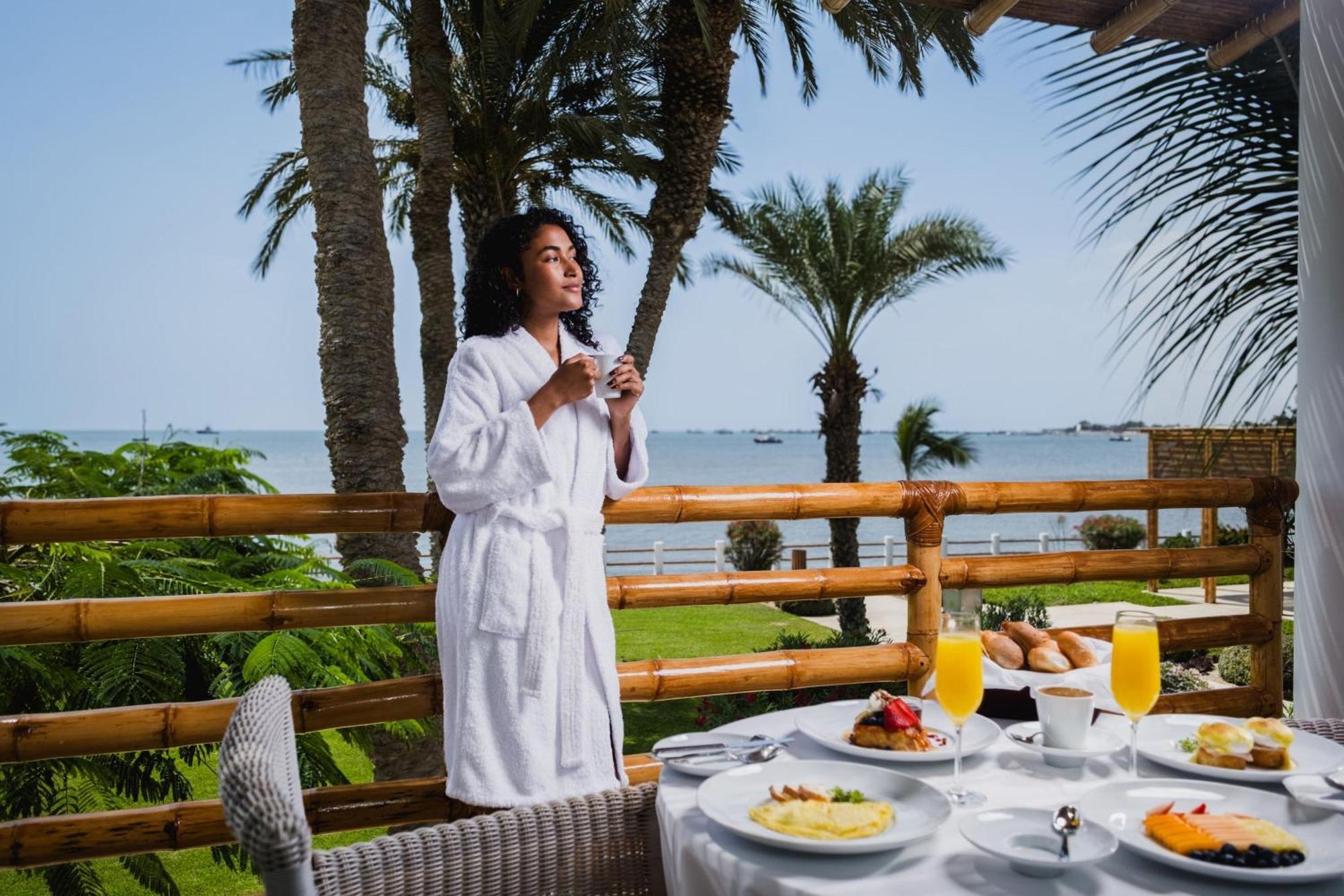 Hotel Paracas, A Luxury Collection Resort, Paracas Bagian luar foto A woman wearing a bathrobe