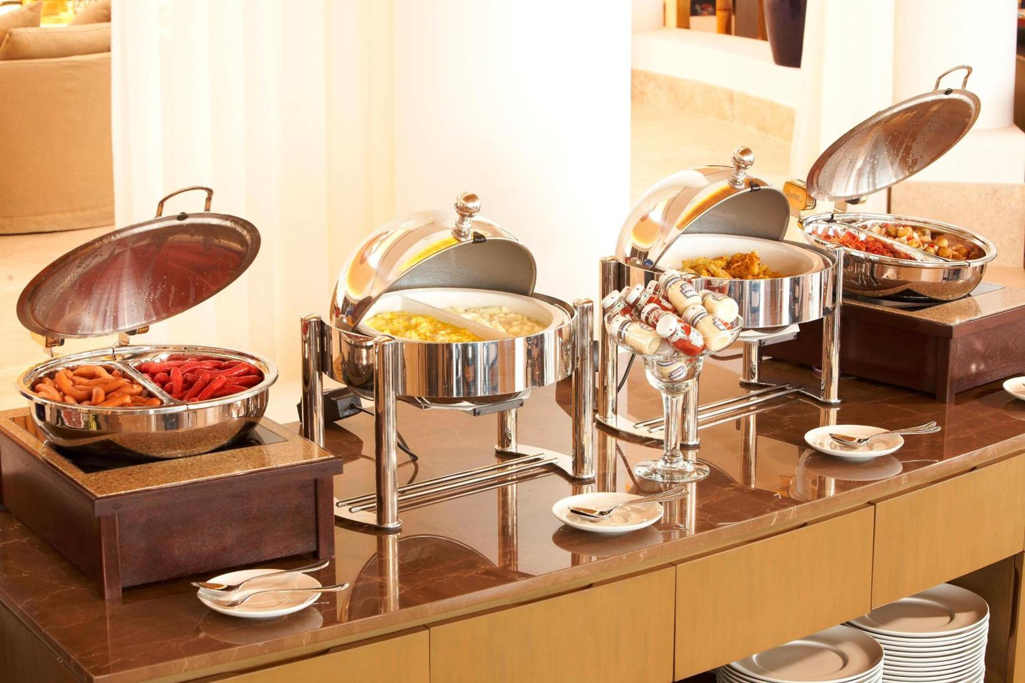 Hotel Paracas, A Luxury Collection Resort, Paracas Bagian luar foto A selection of chafing dishes