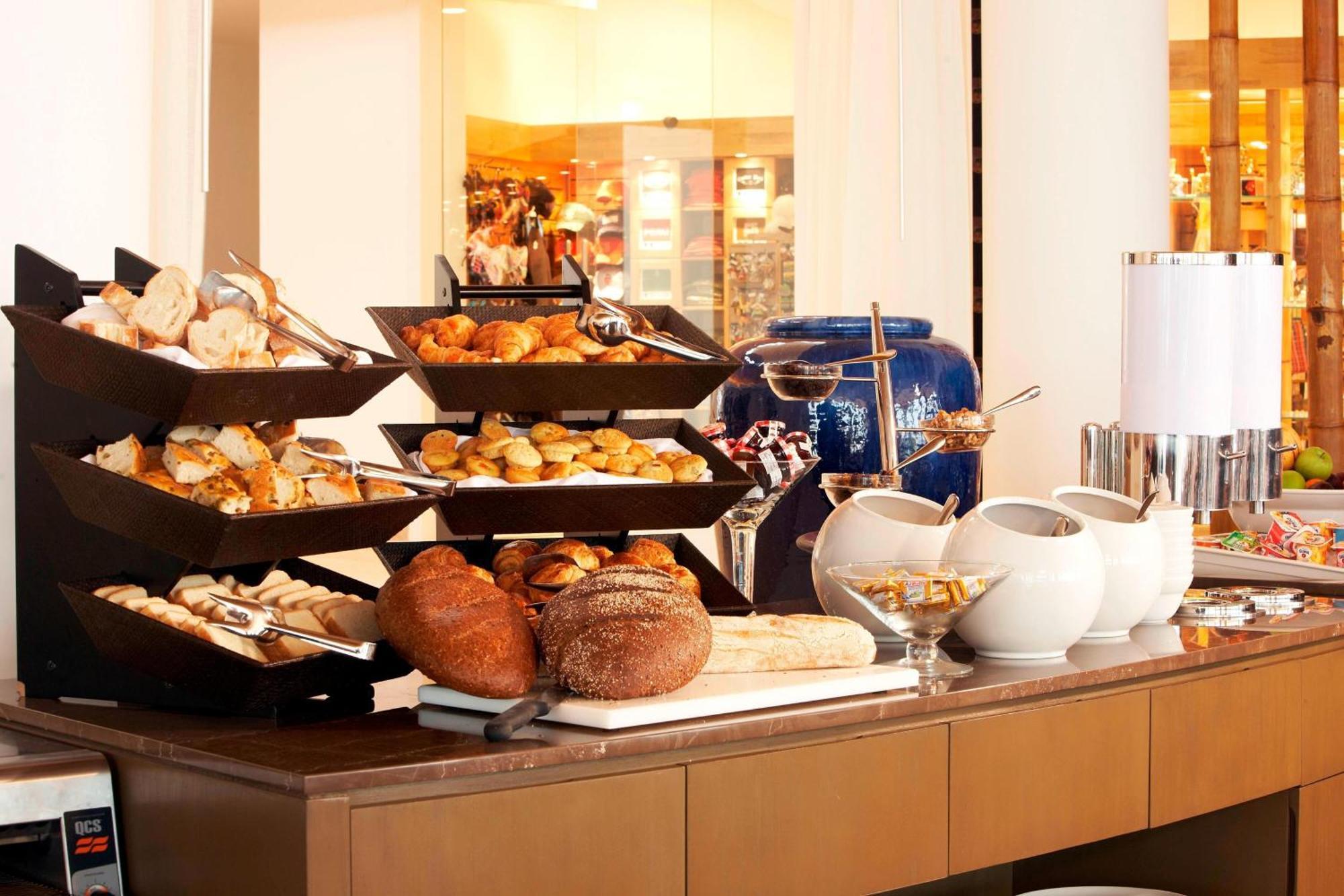 Hotel Paracas, A Luxury Collection Resort, Paracas Bagian luar foto A buffet at a hotel
