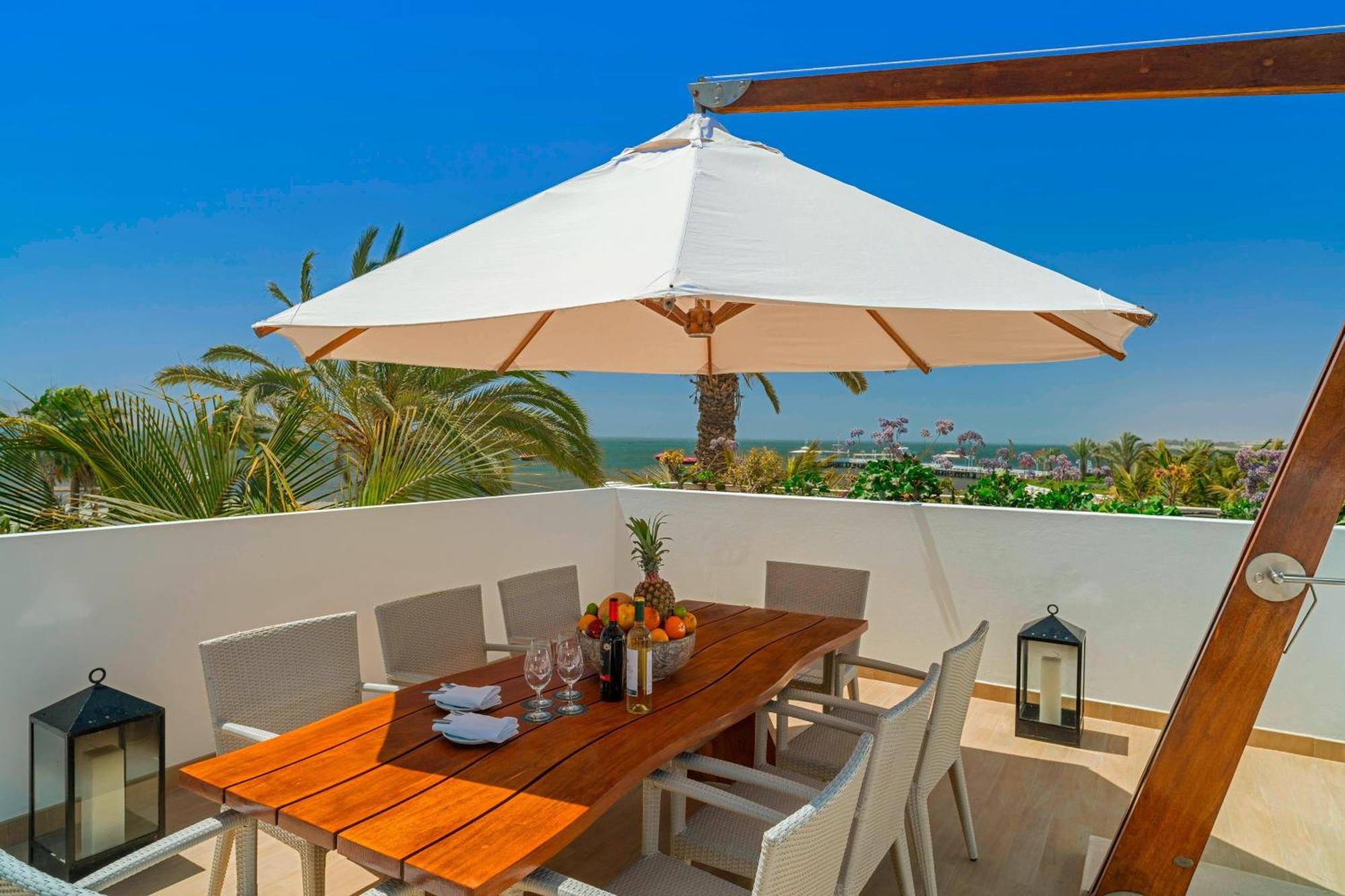 Hotel Paracas, A Luxury Collection Resort, Paracas Bagian luar foto A patio umbrella