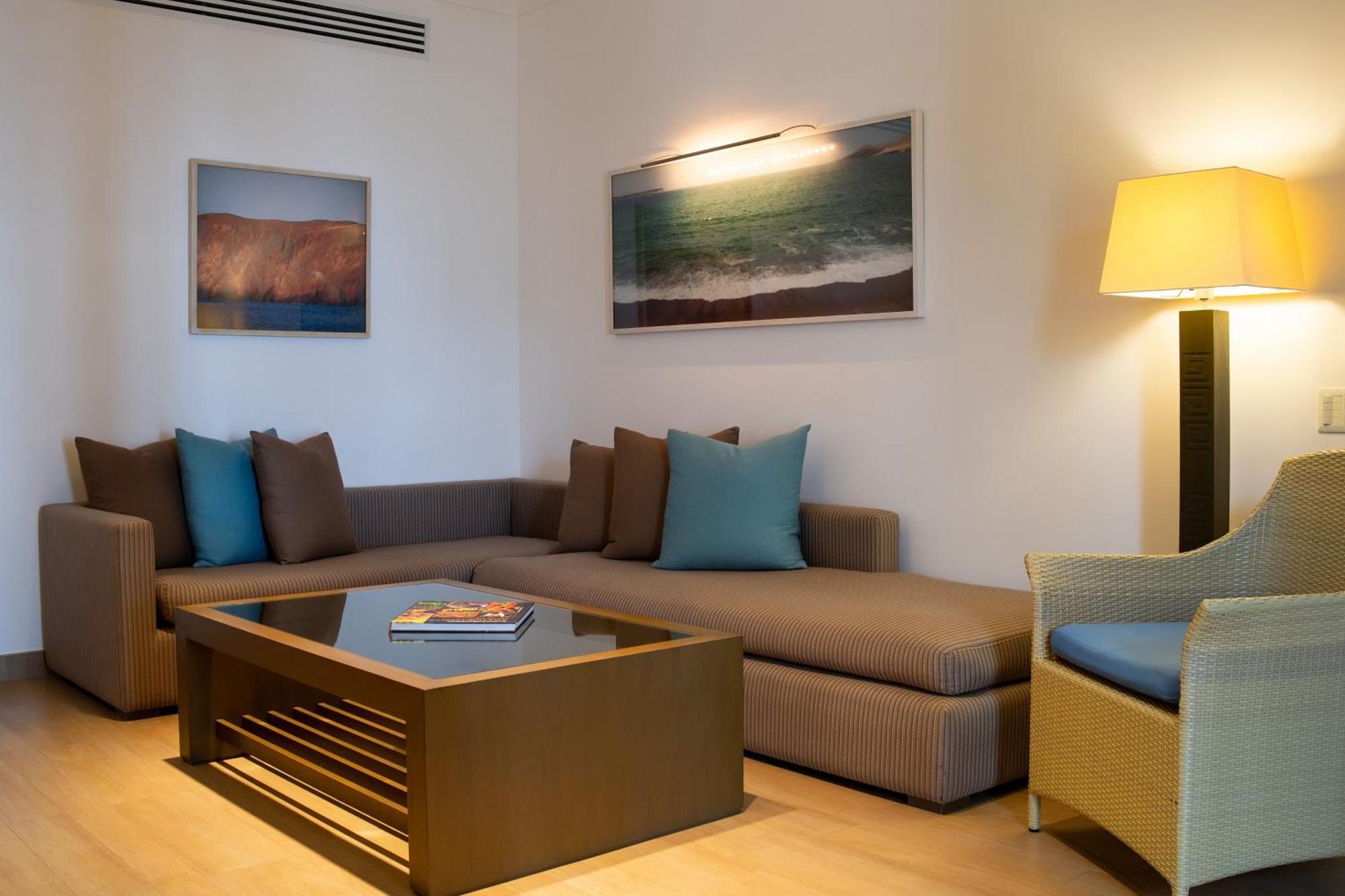 Hotel Paracas, A Luxury Collection Resort, Paracas Bagian luar foto A living room at the resort