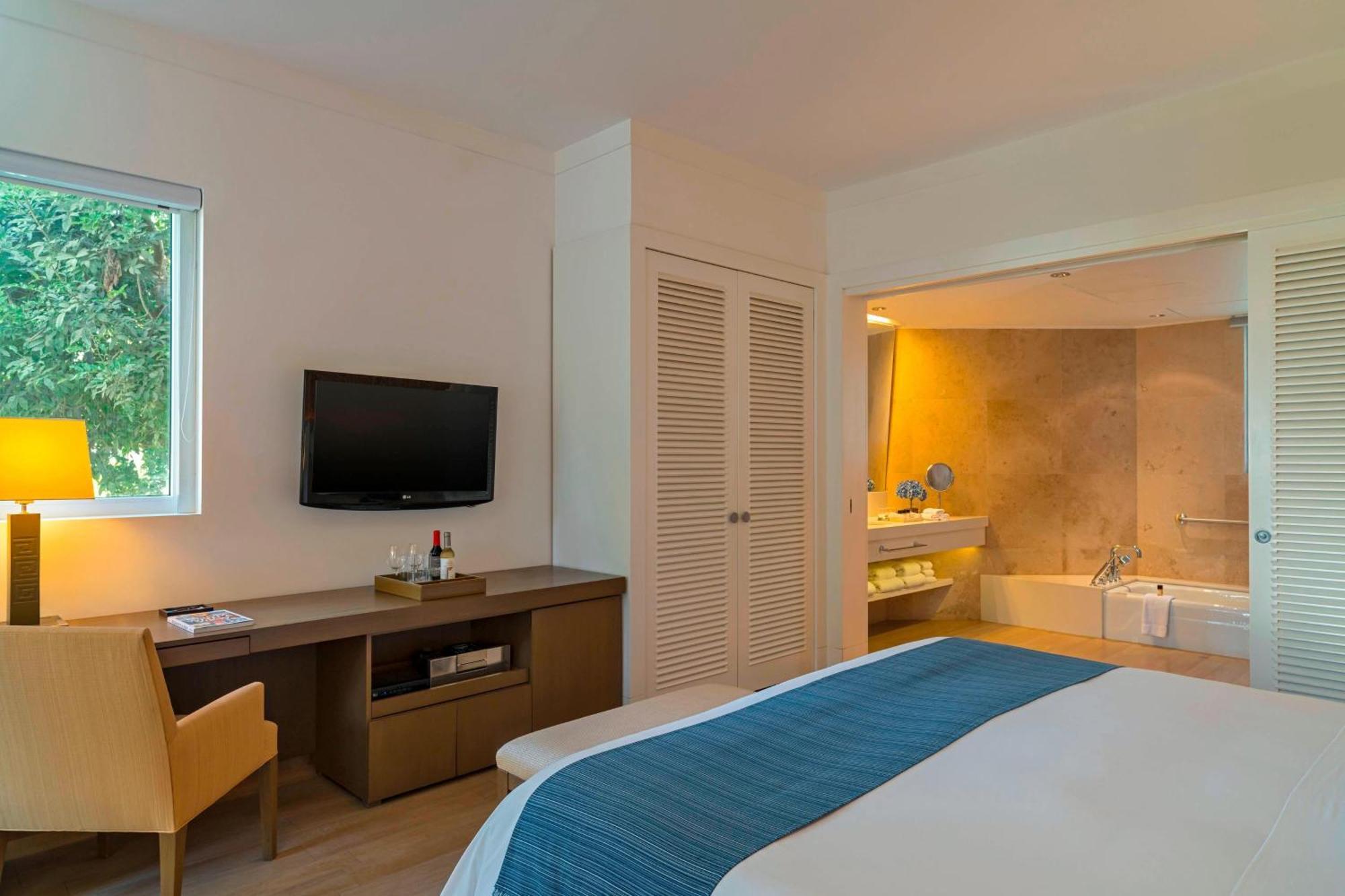 Hotel Paracas, A Luxury Collection Resort, Paracas Bagian luar foto A bedroom at the hotel